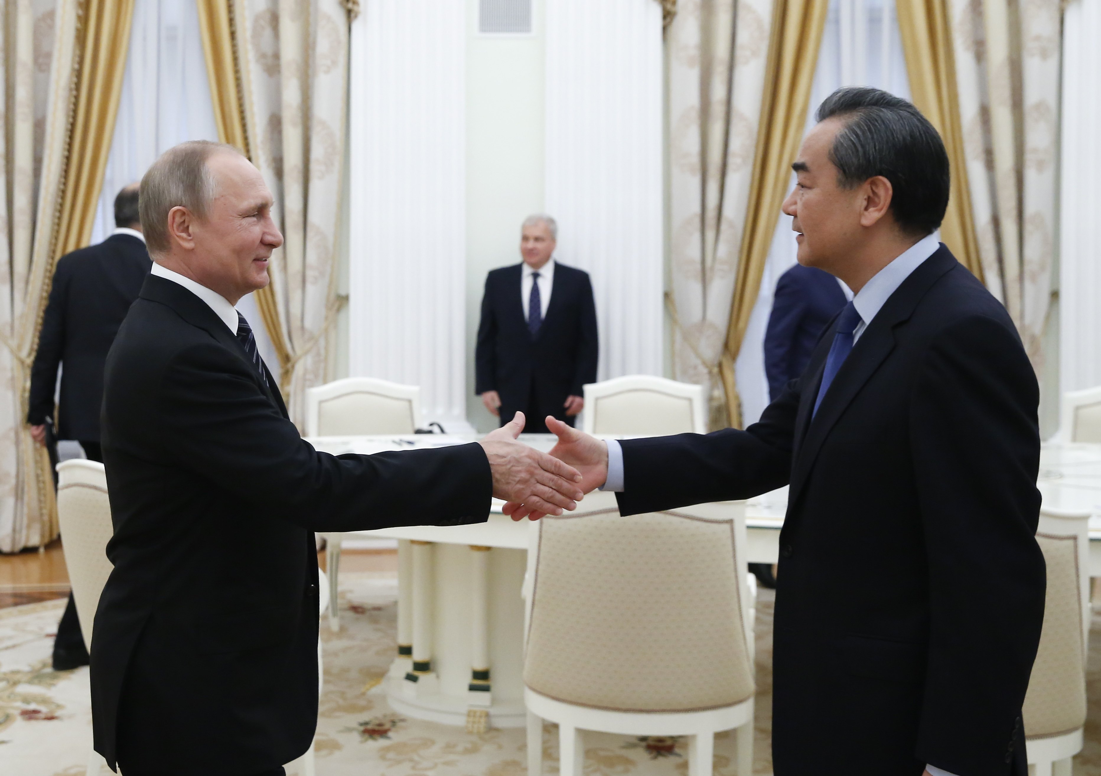 بوتين يلتقى وزير الخارجية الصينى