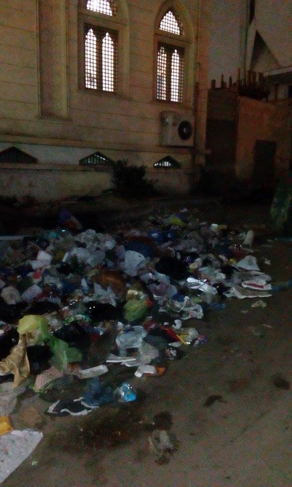 القمامة تحاصر ميدان المساجد (1)