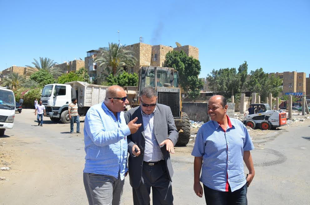 الزغبى ورئيس المدينة ورئيس حي ثالث  أثناء الحملة