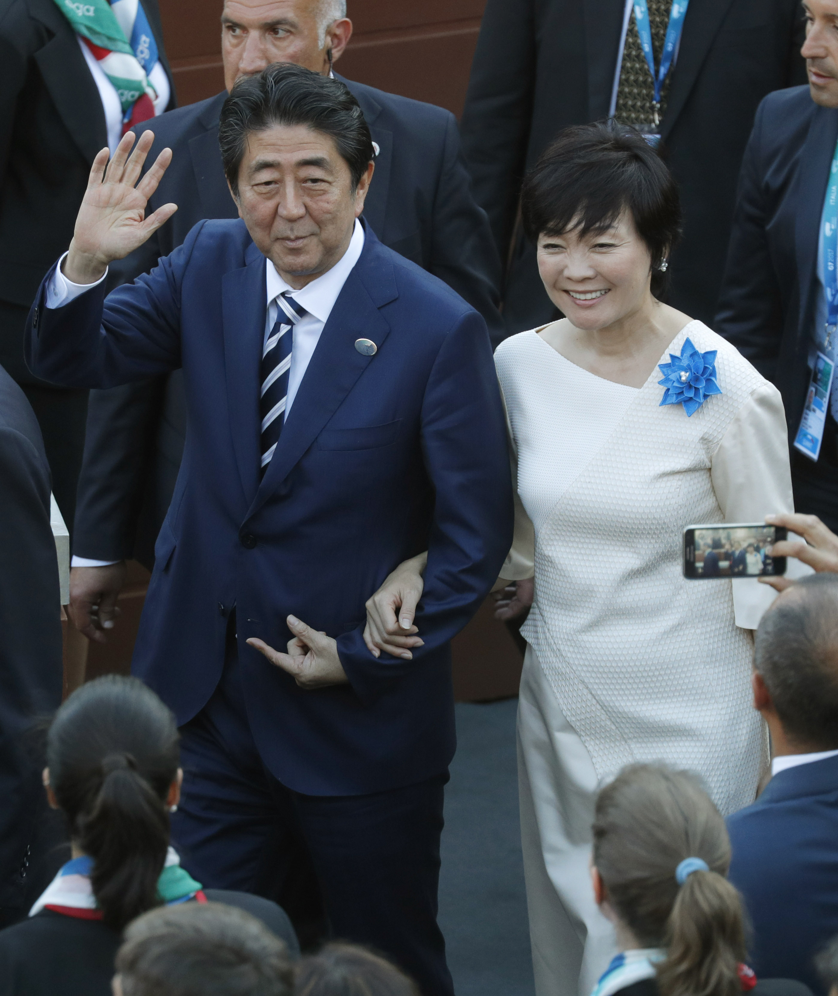 رئيس الوزراء الياباني وزوجته