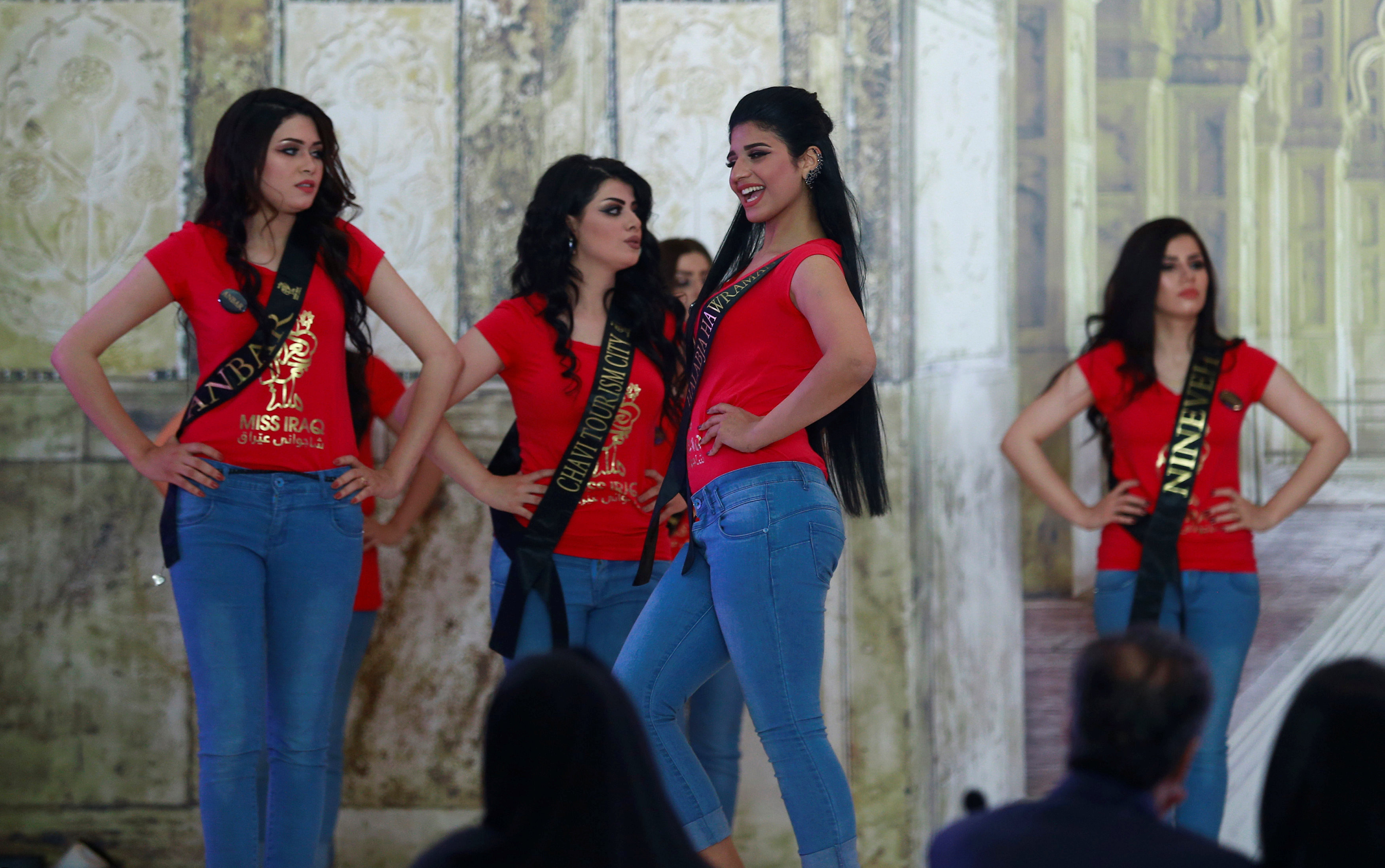 فتيات عراقية يشاركن فى اختيار ملكة الجمال