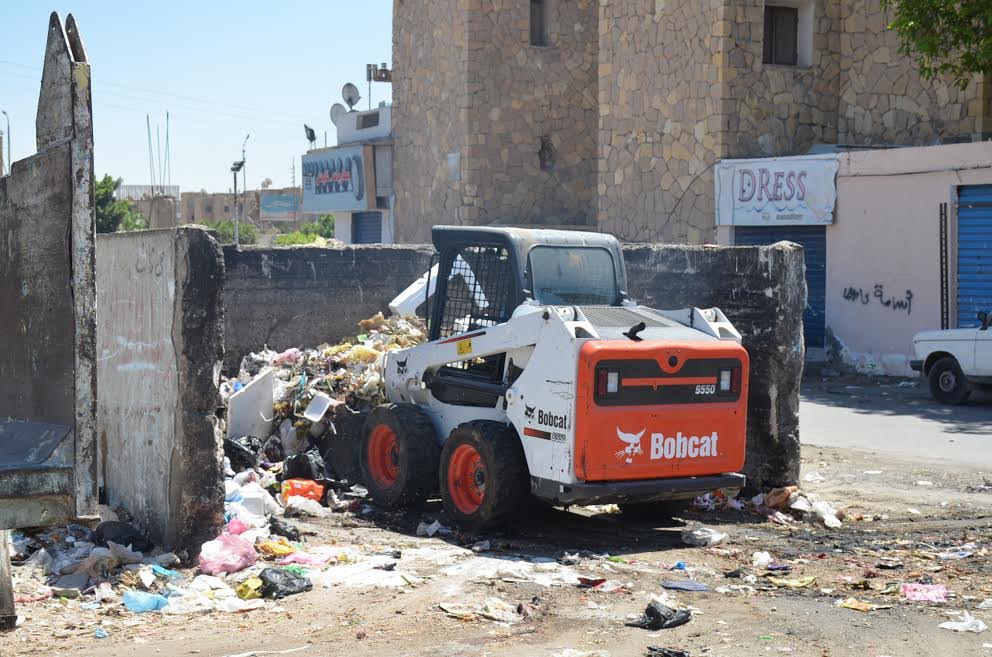 إزالة تجمعات القمامة بمنطقة الحرفي بالشيخ زايد