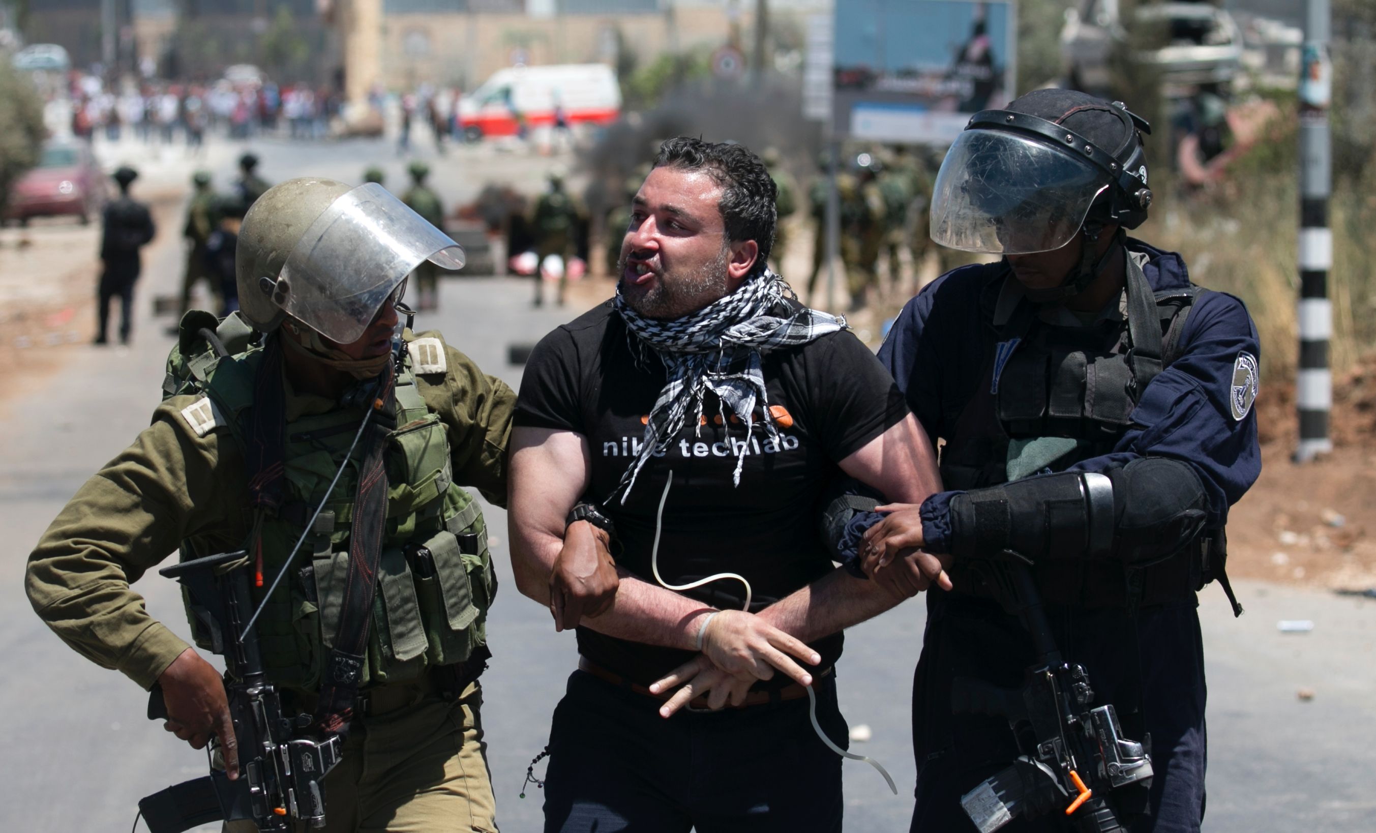 اعتقال شاب فلسطينى