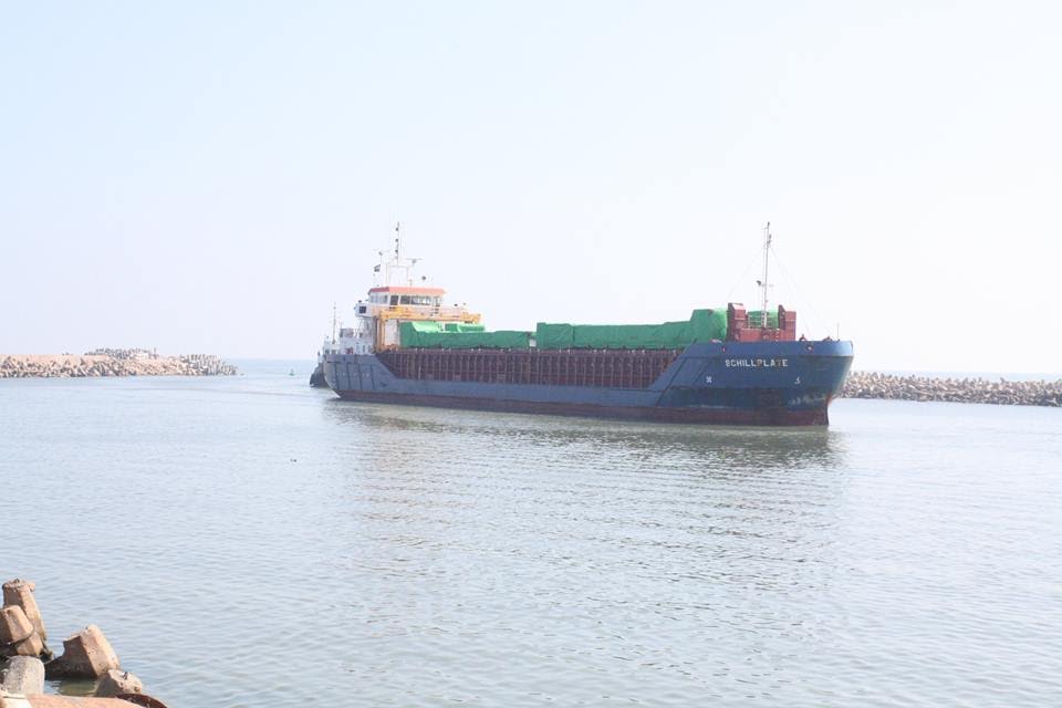 السفينة في طريقها لميناء البر لس