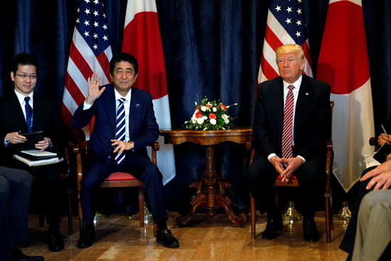 لقاء-بين-ترامب-ورئيس-الوزراء-اليابانى-على-هامش-قمة-السبع