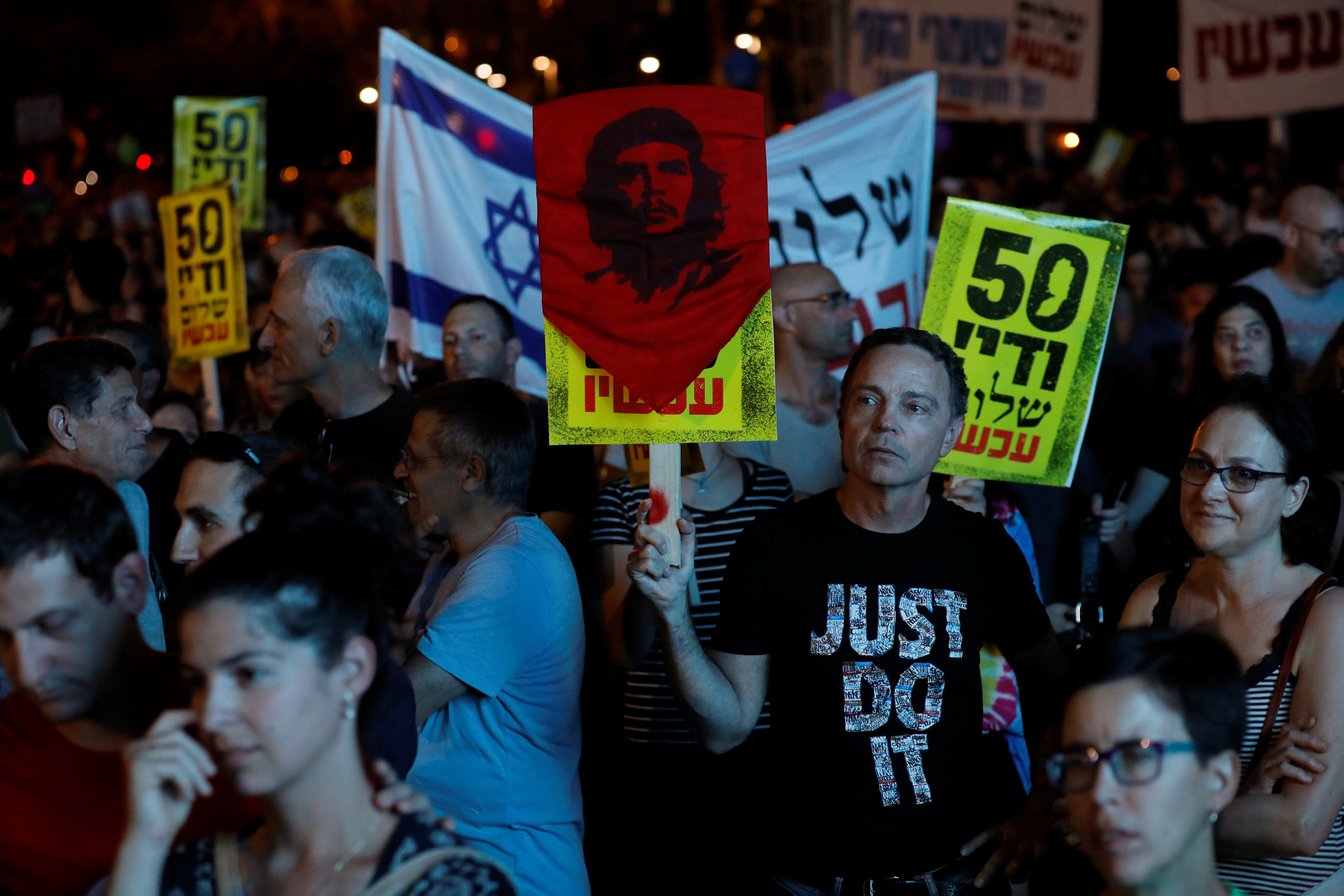 الآلاف من المتظاهرين الإسرائيليين