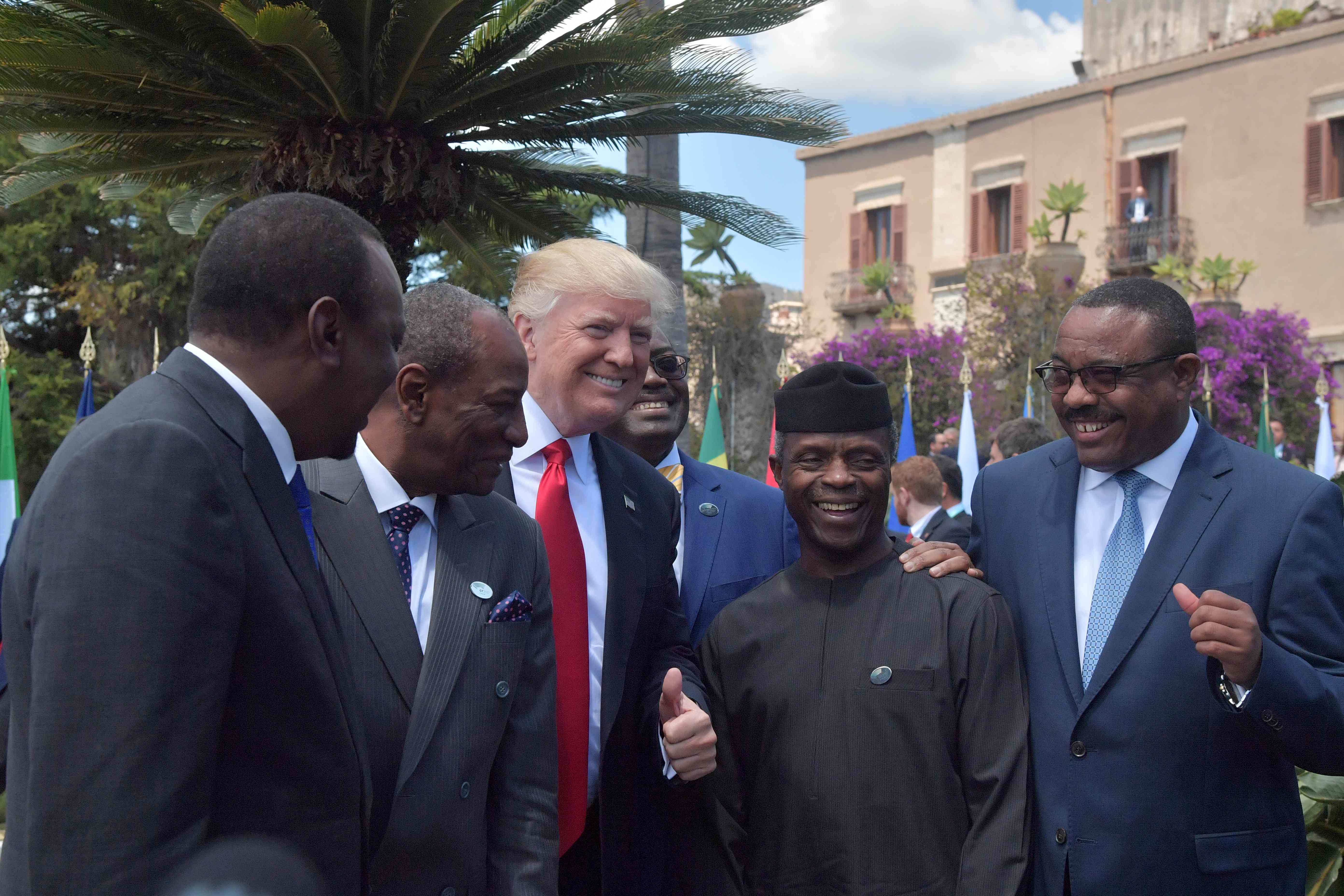 ترامب مع وفود الدول الأفريقية على هامش قمة مجموعة السبع