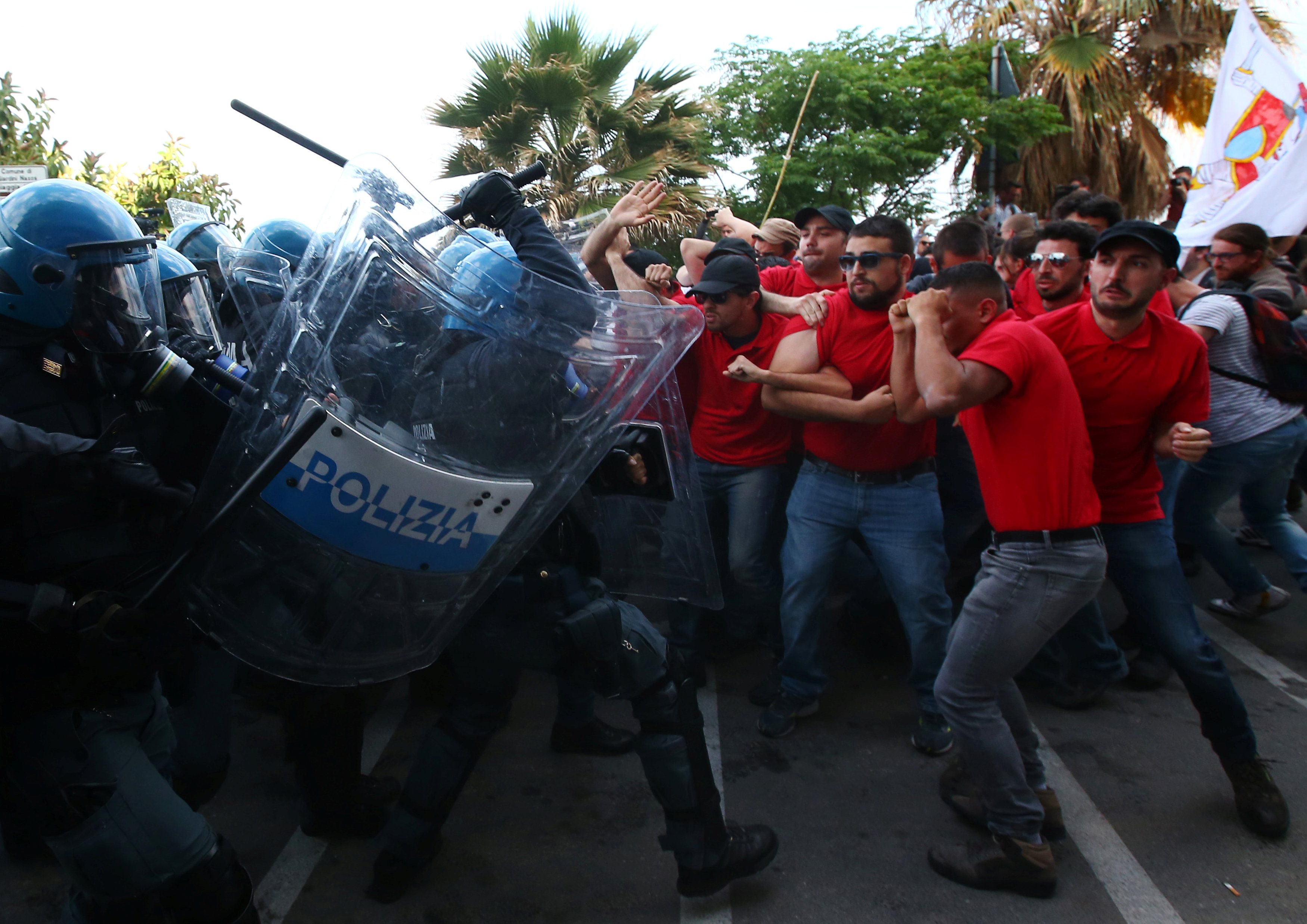 مواجهات بين الشرطة ومتظاهرين فى صقلية