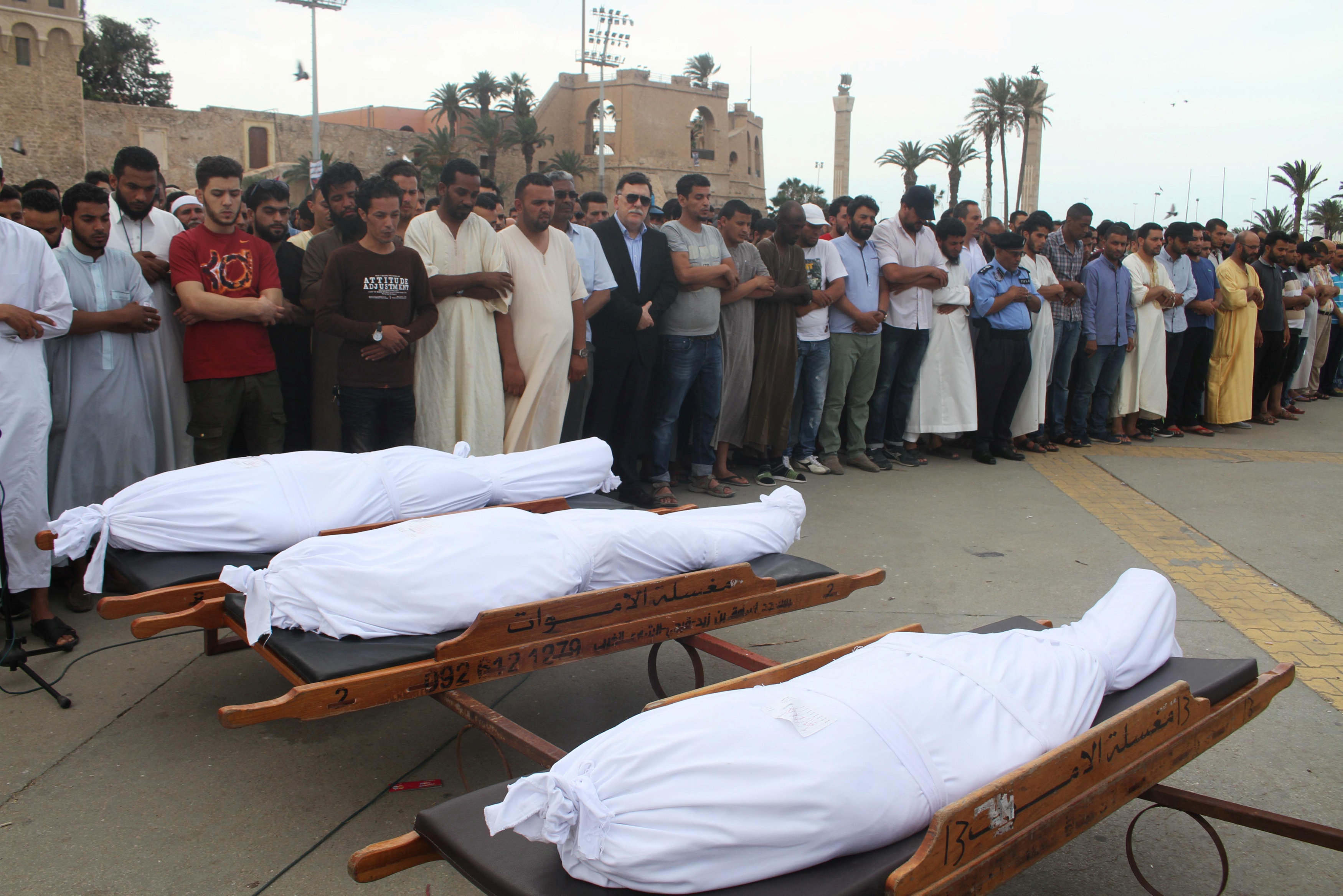 صلاة الجنازة على عدد من ضحايا اشتباكات طرابلس