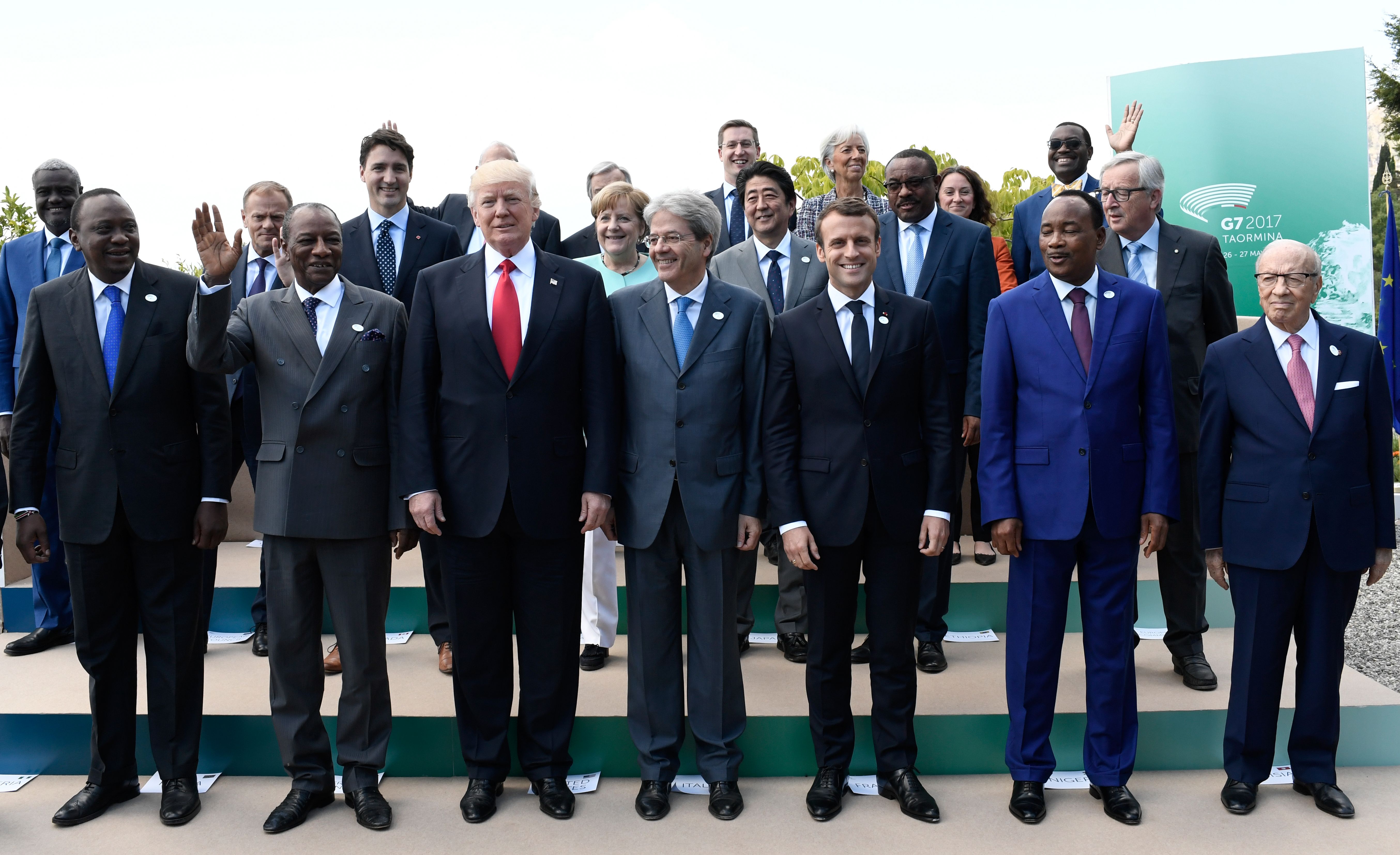 صورة لقادة مجموعة السبع مع الوفود الأفريقية
