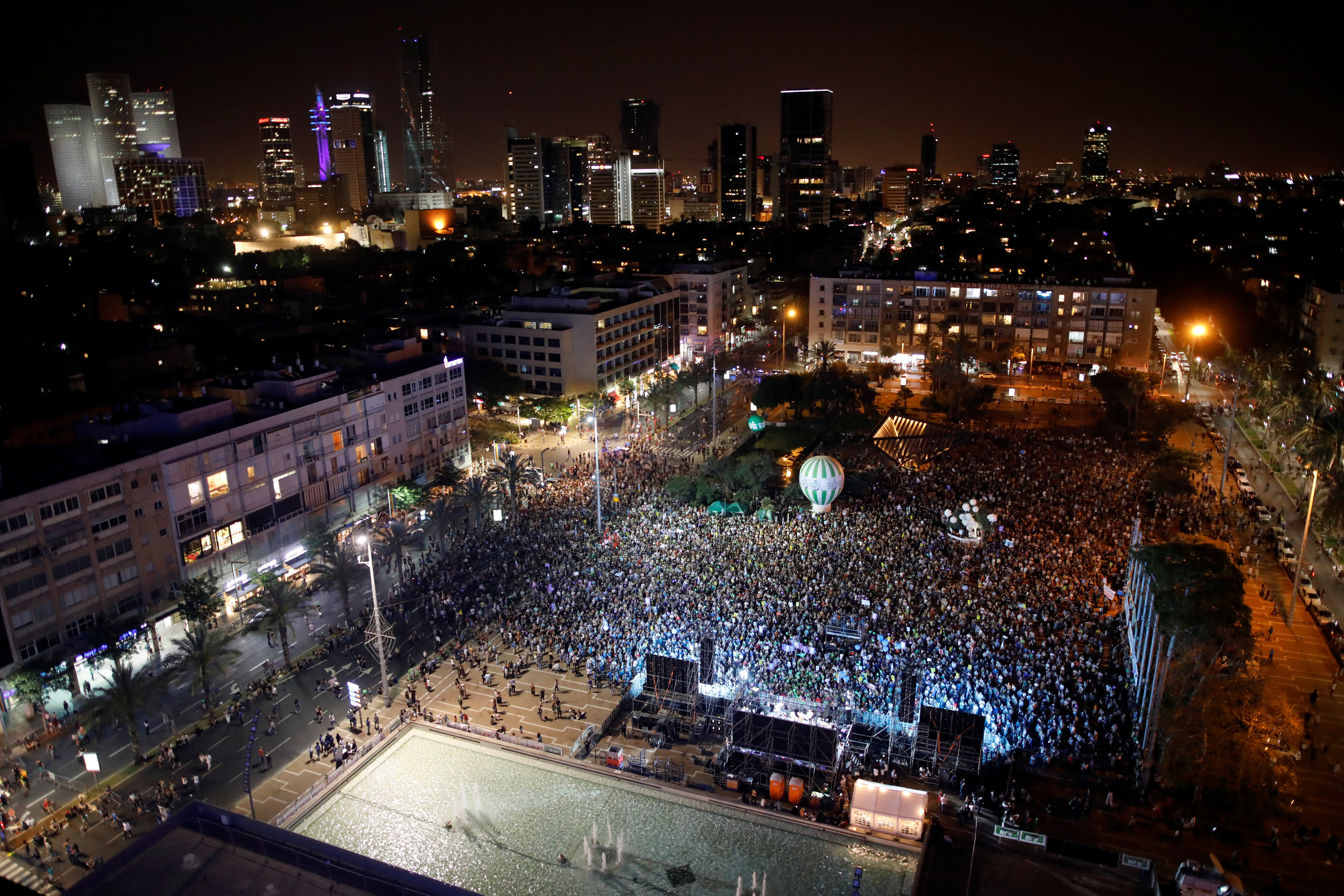 آلاف الإسرائيليين يتظاهرون تأييدا لحل الدولتين