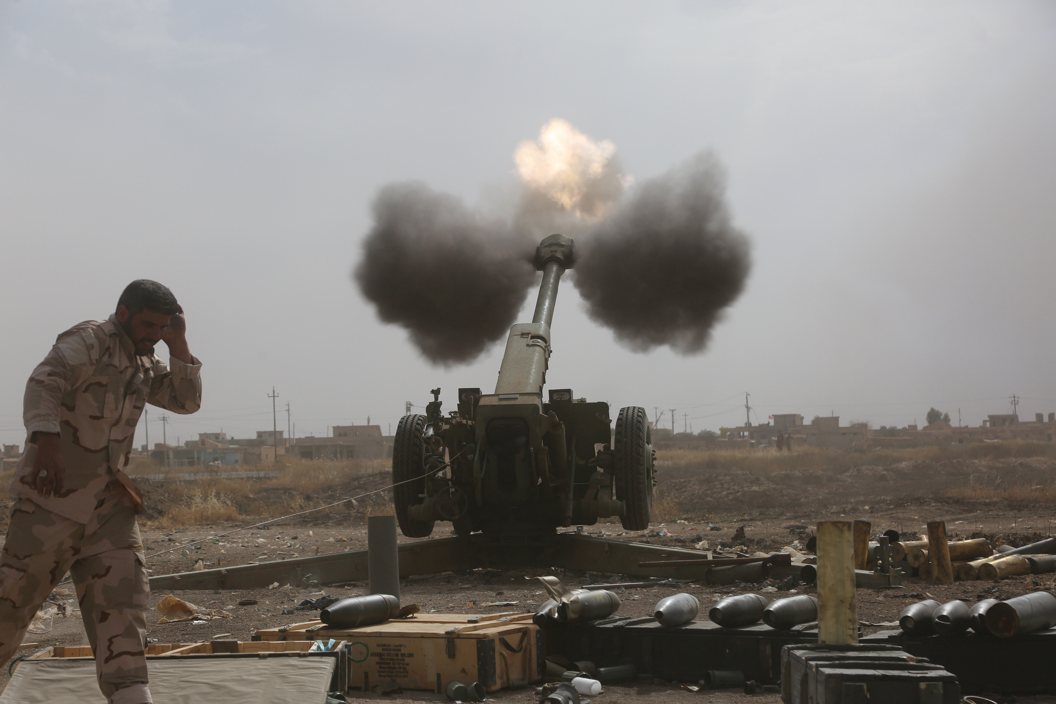 إطلاق نيران المدفعية باتجاه داعش