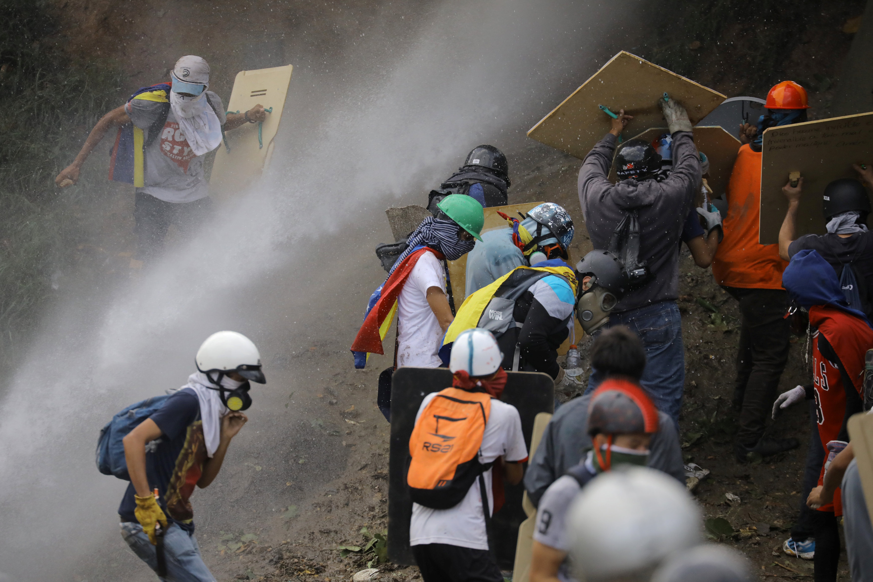 تجدد أعمال العنف فى فنزويلا احتجاجا على سياسة الحكومة