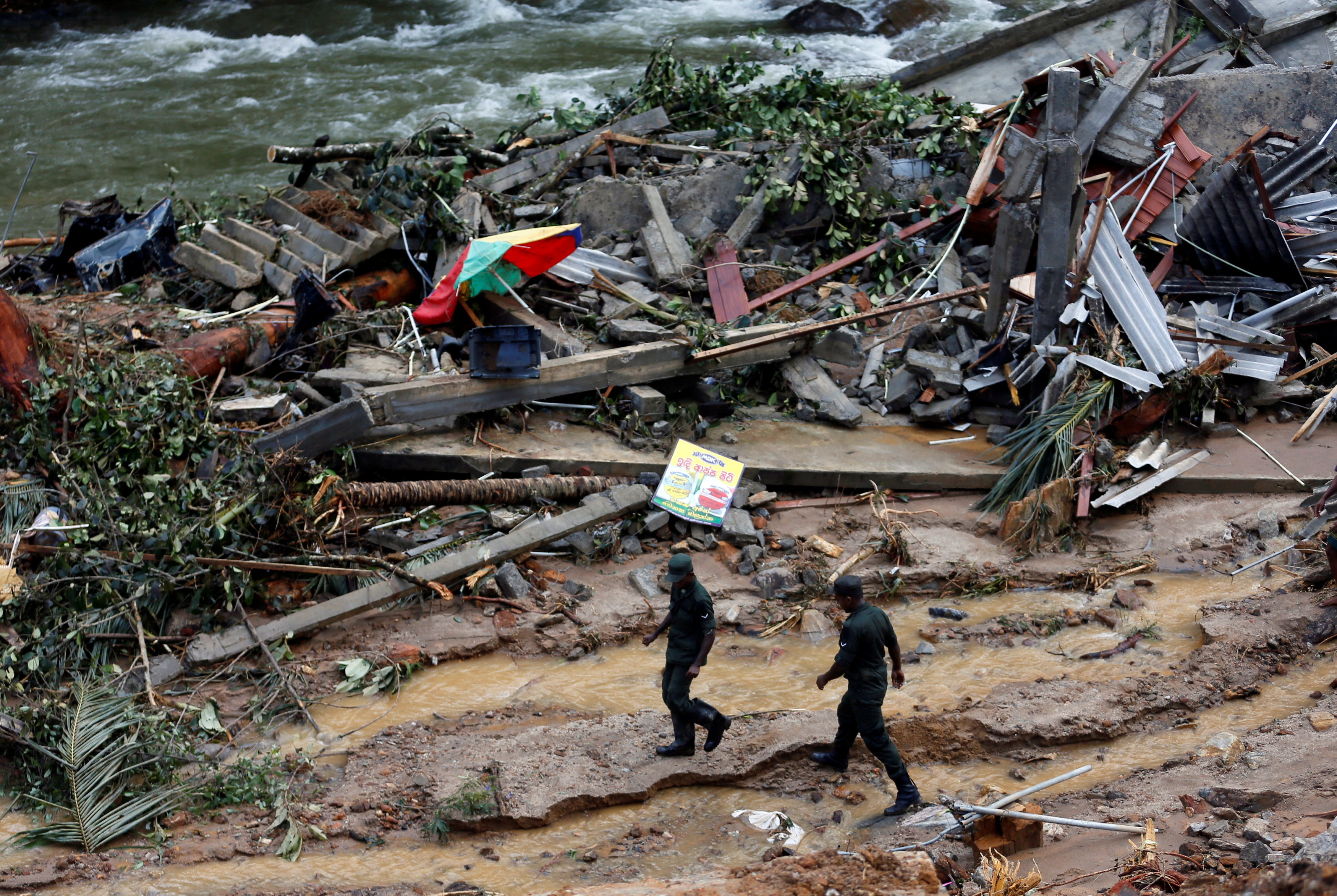 أنقاض المنازل نتيجة السيول فى سريلانكا