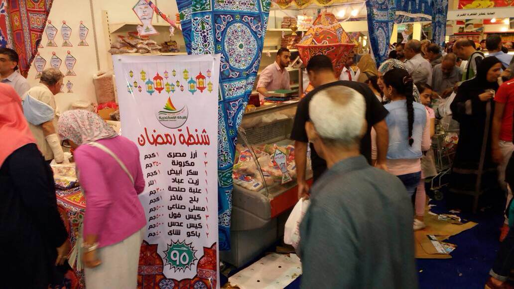 إقبال كبير على  معرض سوبر ماركت أهلا رمضان (5)