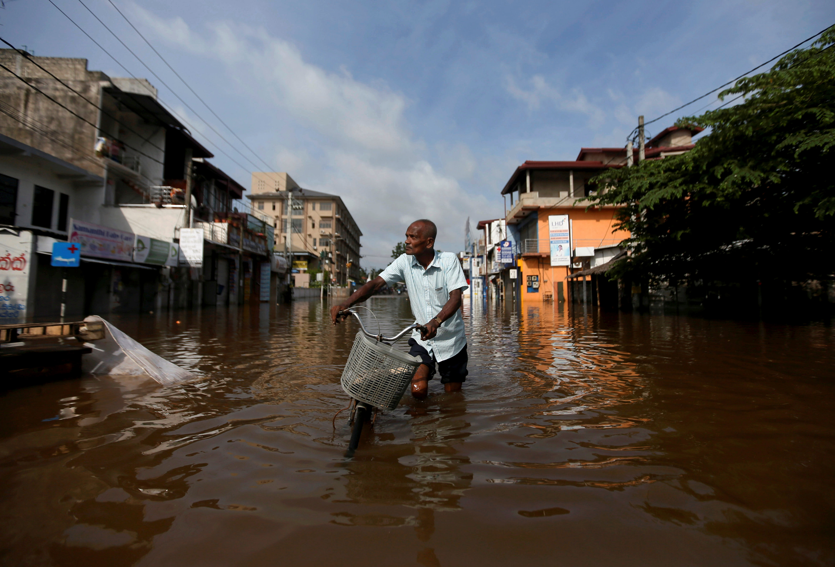السيول العارمة فى سريلانكا