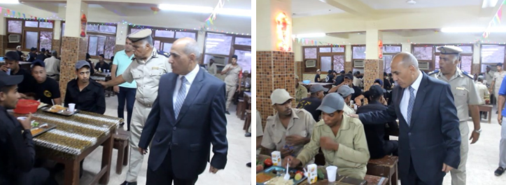 مساعدو وزير الداخلية يشاركون المجندين الإفطار بمعسكرات قوات الأمن (2)