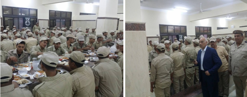 مساعدو وزير الداخلية يشاركون المجندين الإفطار بمعسكرات قوات الأمن (1)
