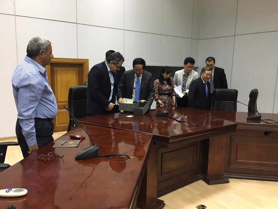 وزير الآثار يلقتى وفد صينى  (2)