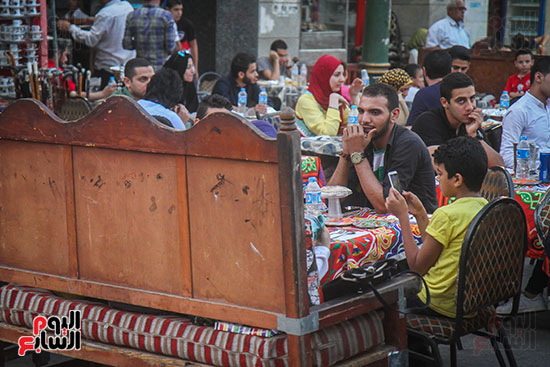 	المطاعم بمحيط مسجد الحسين