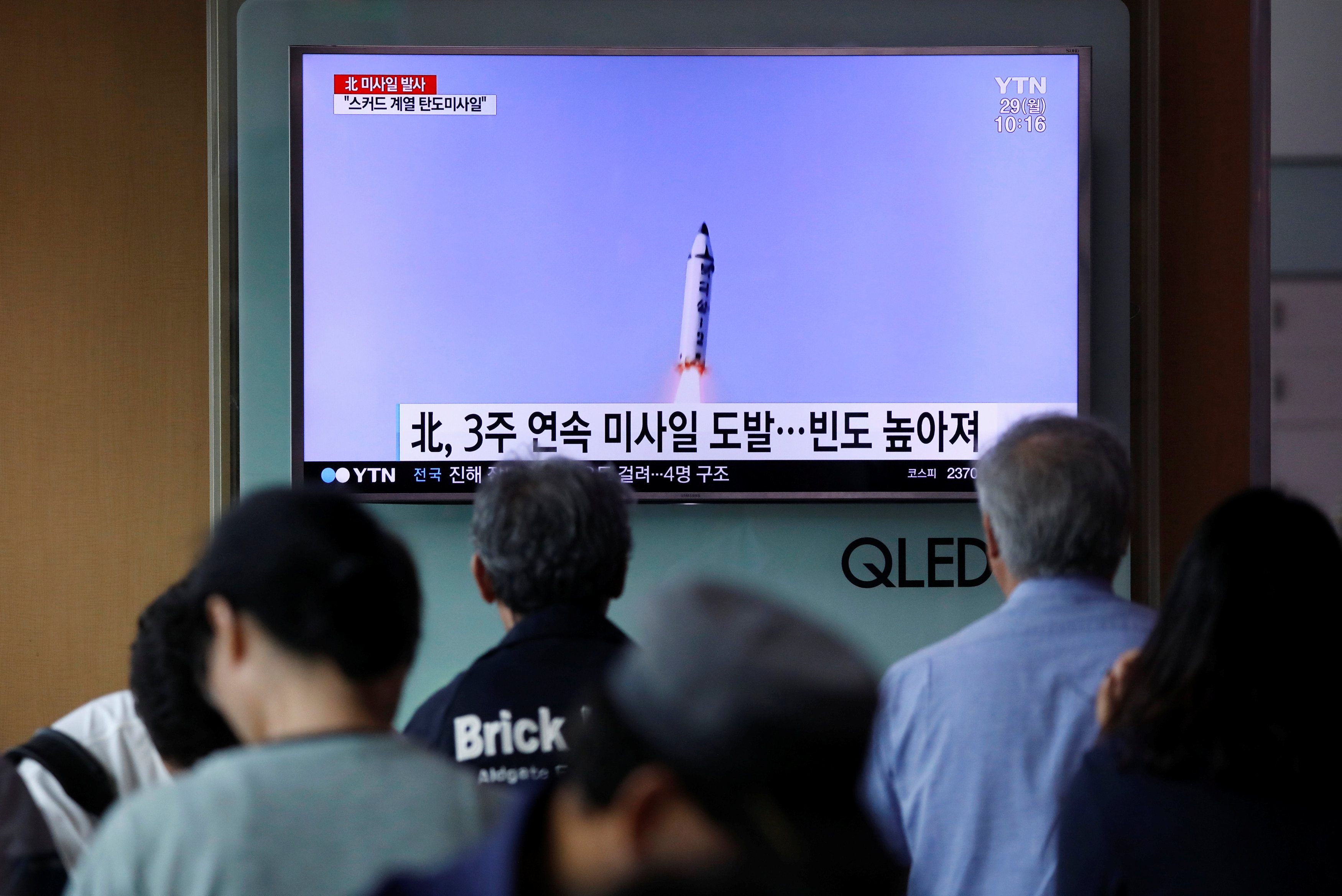لحظة إطلاق الصاروخ الكورى الشمالى