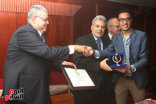 تكريم الصحفيين بجامعة القاهرة (17)