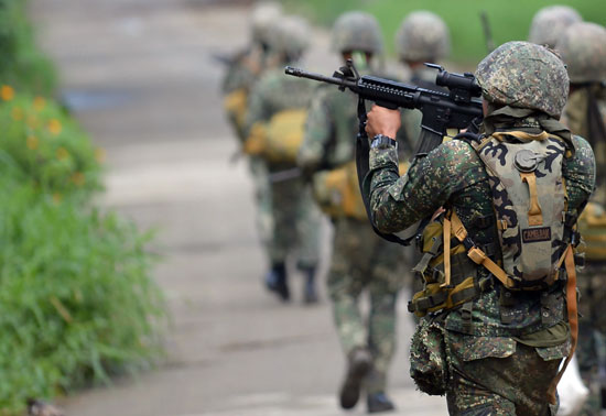 قوات الجيش تنتشر فى مدينة مراوى بجنوب الفلبين