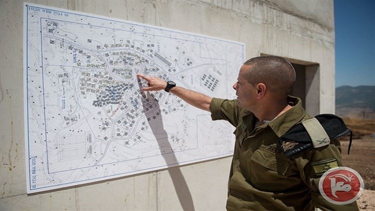 جندى اسرائيلى يشرح مداخل المدينة اللبنانية