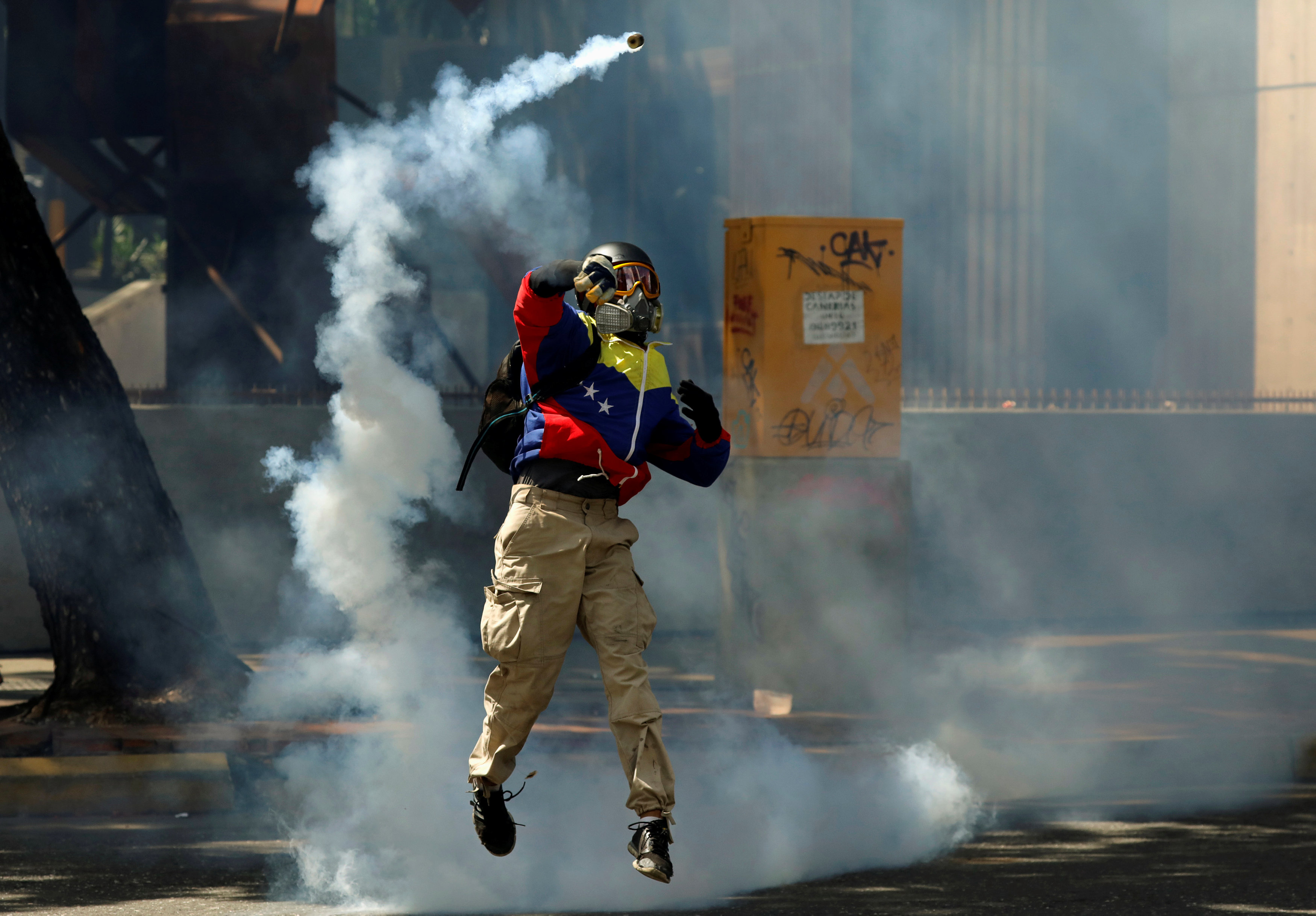متظاهر فنزويلى