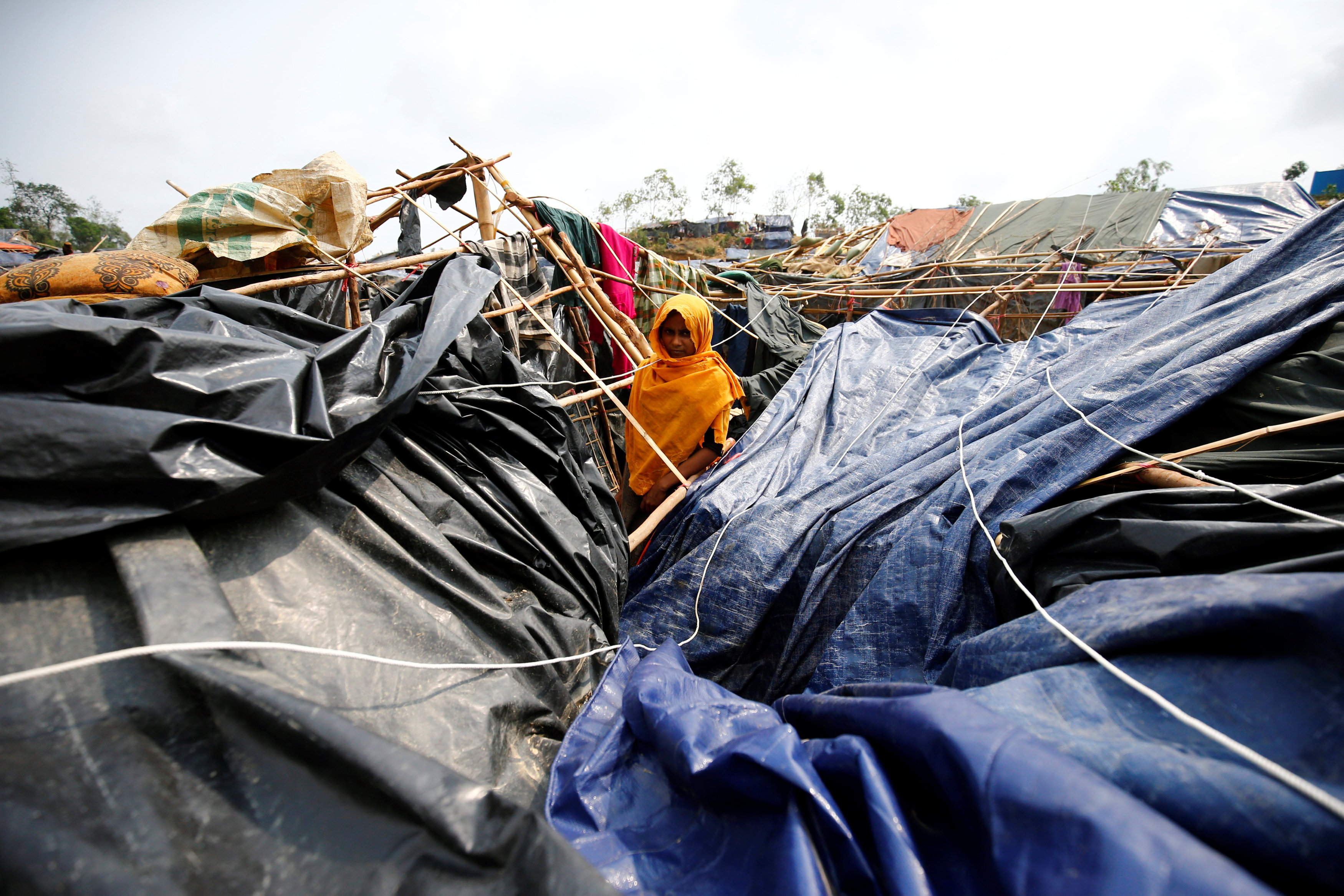 تدمير بيوت الروهينجا من إعصار مورا