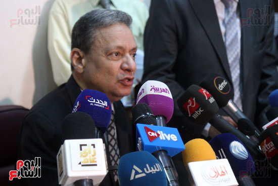 الاجتماع الذى تعقده الهيئة الوطنية للصحافة برئاسة كرم جبر (1)