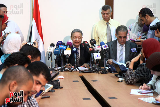 الاجتماع الذى تعقده الهيئة الوطنية للصحافة برئاسة كرم جبر (13)