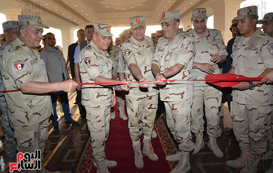  وزير الدفاع يكرم ابطال القوات المسلحة