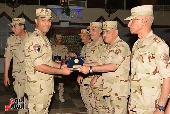  جانب من تكريم وزير الدفاع لمقاتلى القوت المسلحة