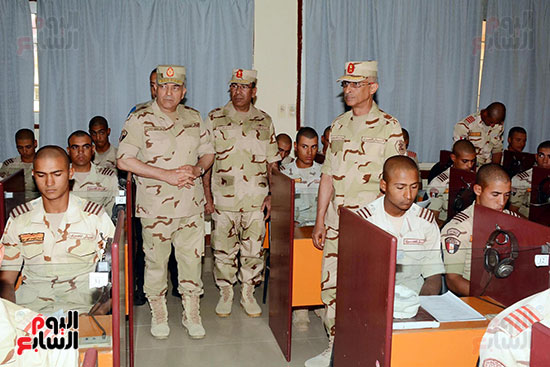 زيارة الفريق حجازى لمعهد ضباط الصف
