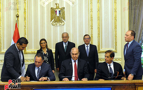توقيع اتفاقية تسوية بين سونكر و اقتصادية قناة السويس (5)