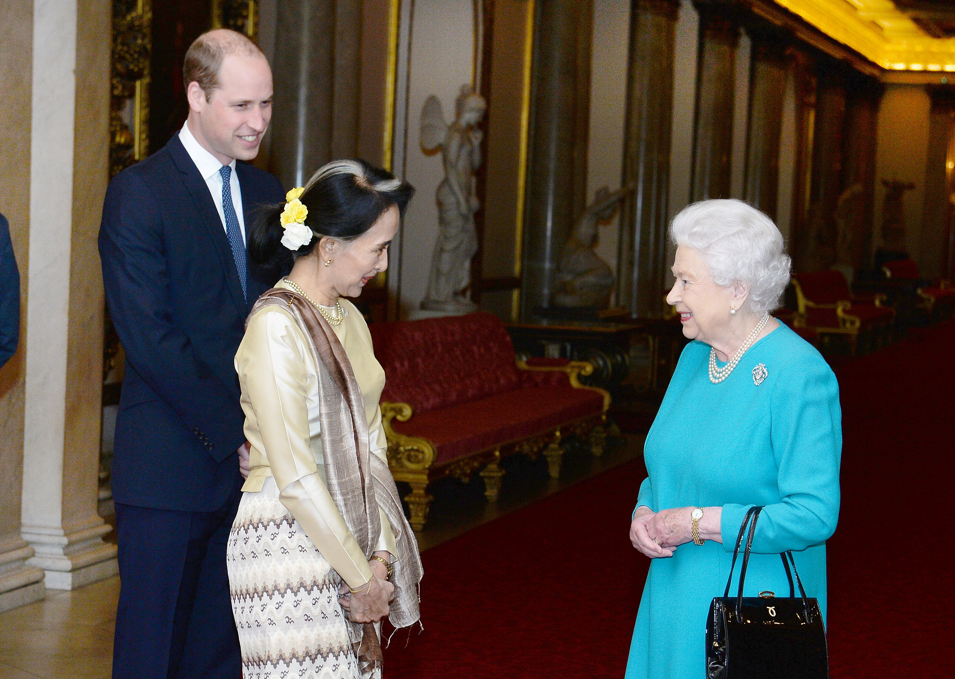 استقبال ملكة بريطانيا اليزابيث والامير وليام زعيم ميانمار اونج سان سو كي