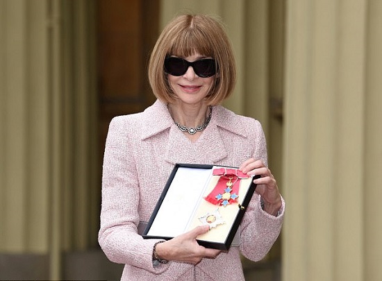 Anna Wintour فى القصر الملكى ببريطانيا Anna Wintour فى القصر الملكى ببريطانيا