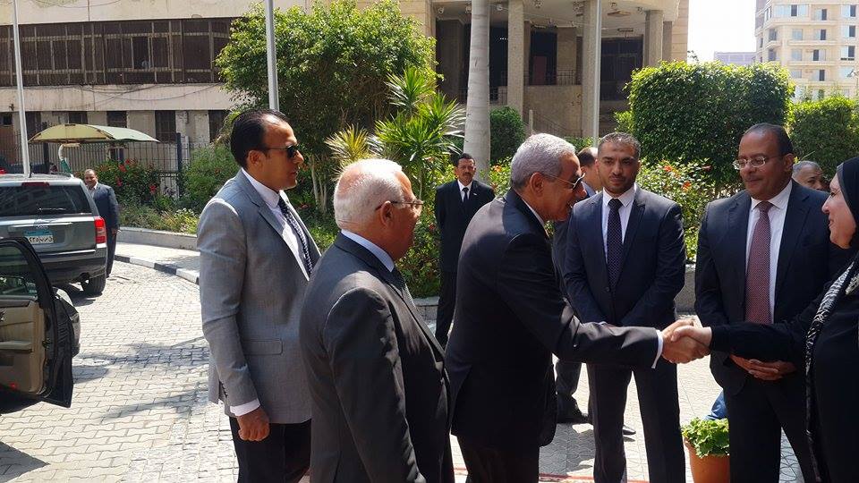 وصول وزير التجارة والصناعة ومحافظ بورسعيد يستقبله