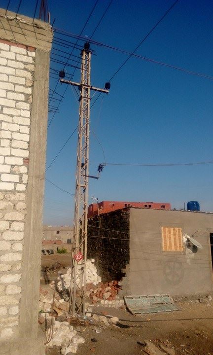 أعمدة الكهرباء فى مشروع ناصر ببورسعيد