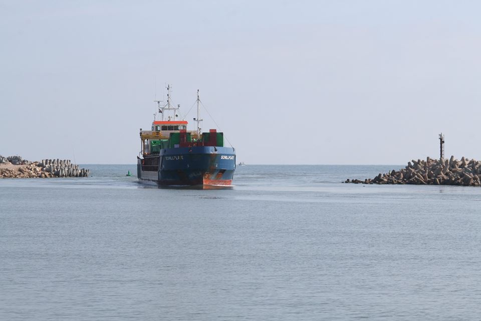 السفينة في طريقها لميناء البرلس