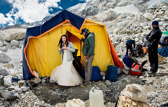 العروس على قمة جبل إيفرست