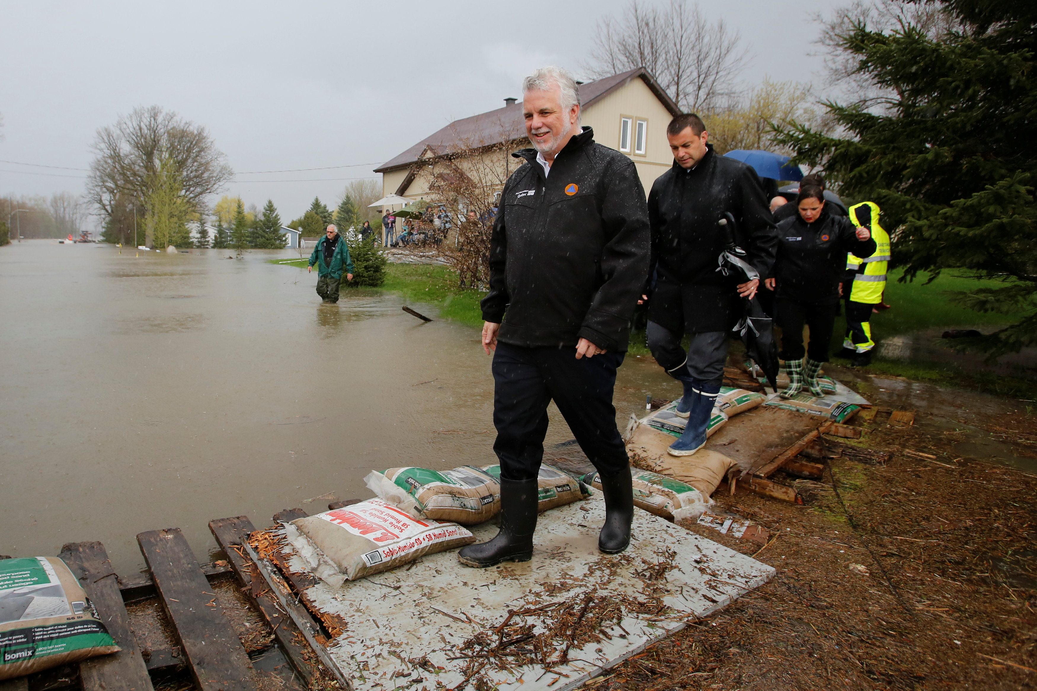 رئيس الوزراء الكندى جاستن ترودو يزور مناطق غمرتها الفيضانات