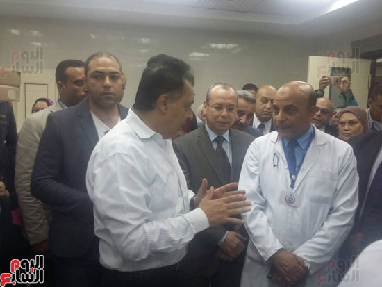 •	الدكتور أحمد عماد يتحدث للأطباء