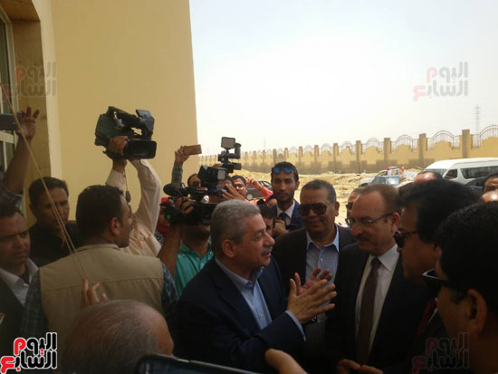 •	الدكتور أمين لطفى رئيس جامعة بنى سويف خلال الافتتاح 