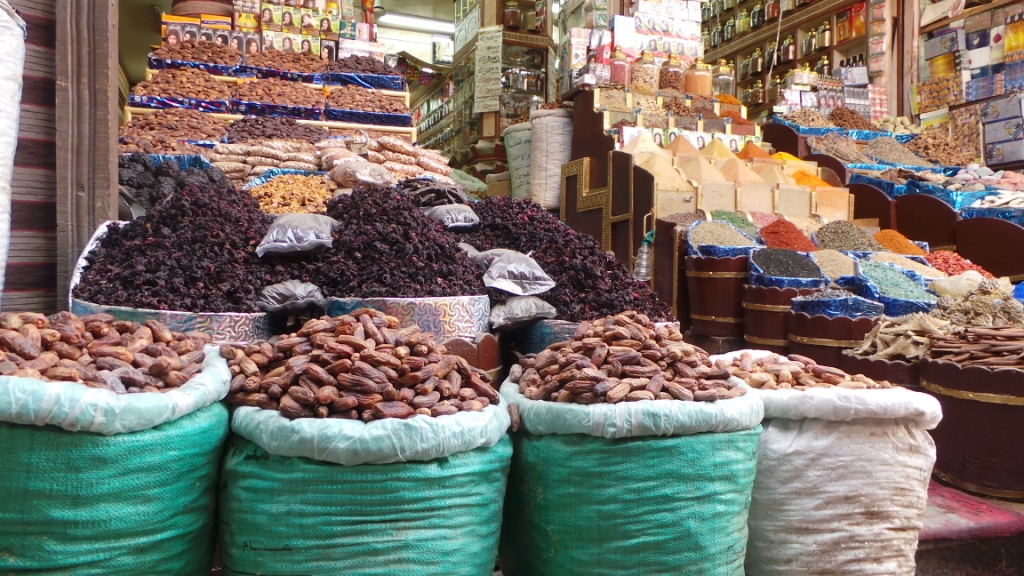 البلح الأسوانى يغزو الأسواق قبل رمضان (1)