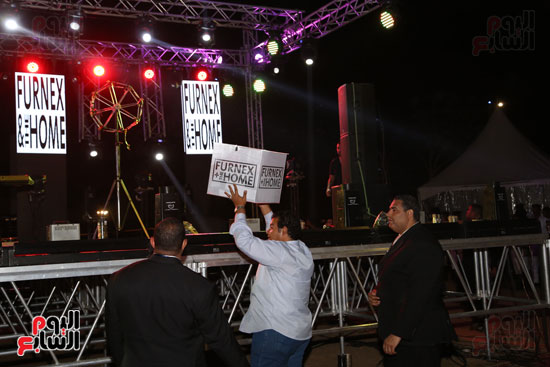  تسليم سيارة هدية و جوائز الفائزين فى حفل فيرنكس آند ذا هوم (10)