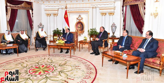السيسي يستقبل في مقر إقامته بالكويت رئيس مجلس الأمة ووزير الخارجية (2)