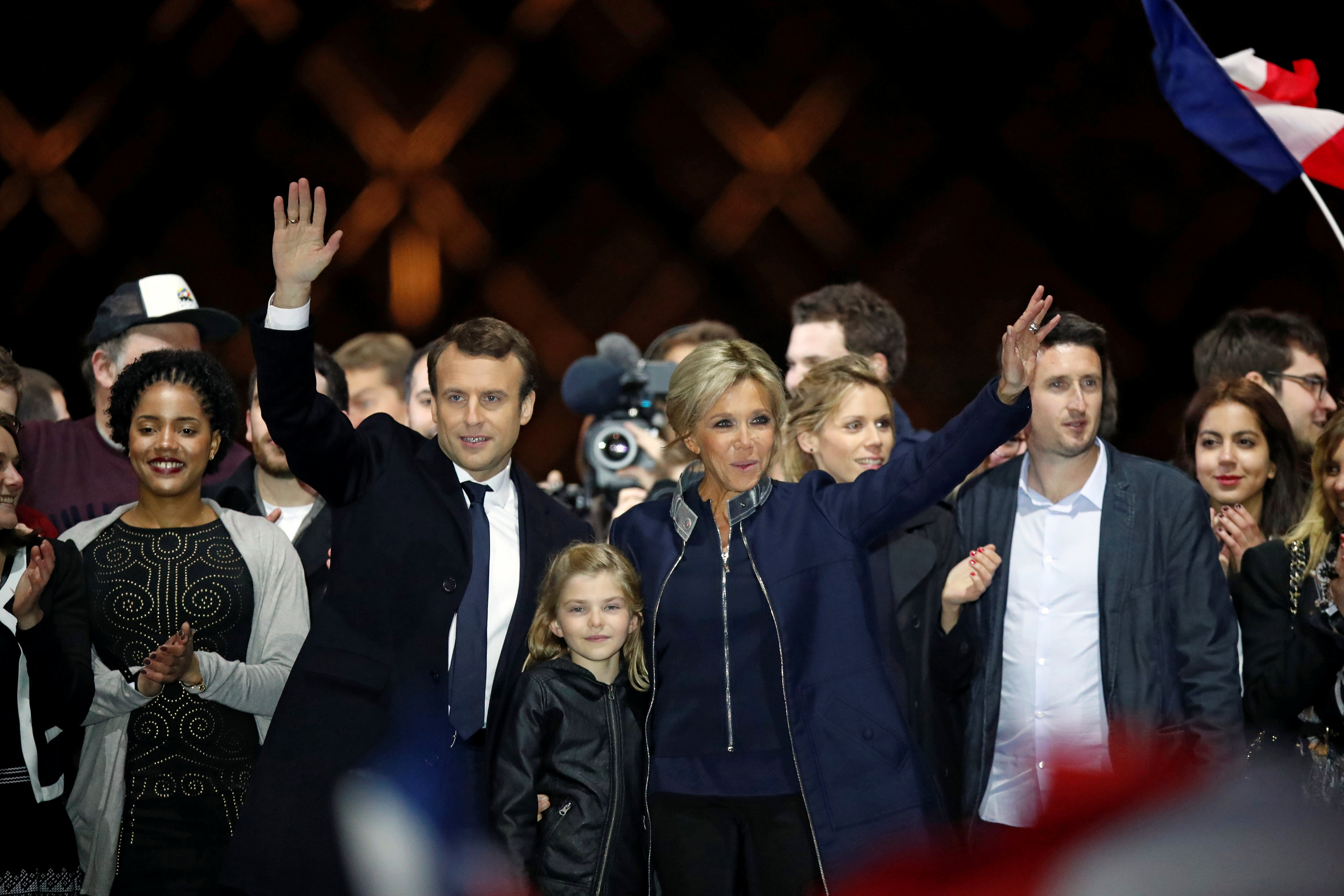 ماكرون وزوجته يحتفلان بفوزه فى الانتخابات الرئاسة الفرنسية