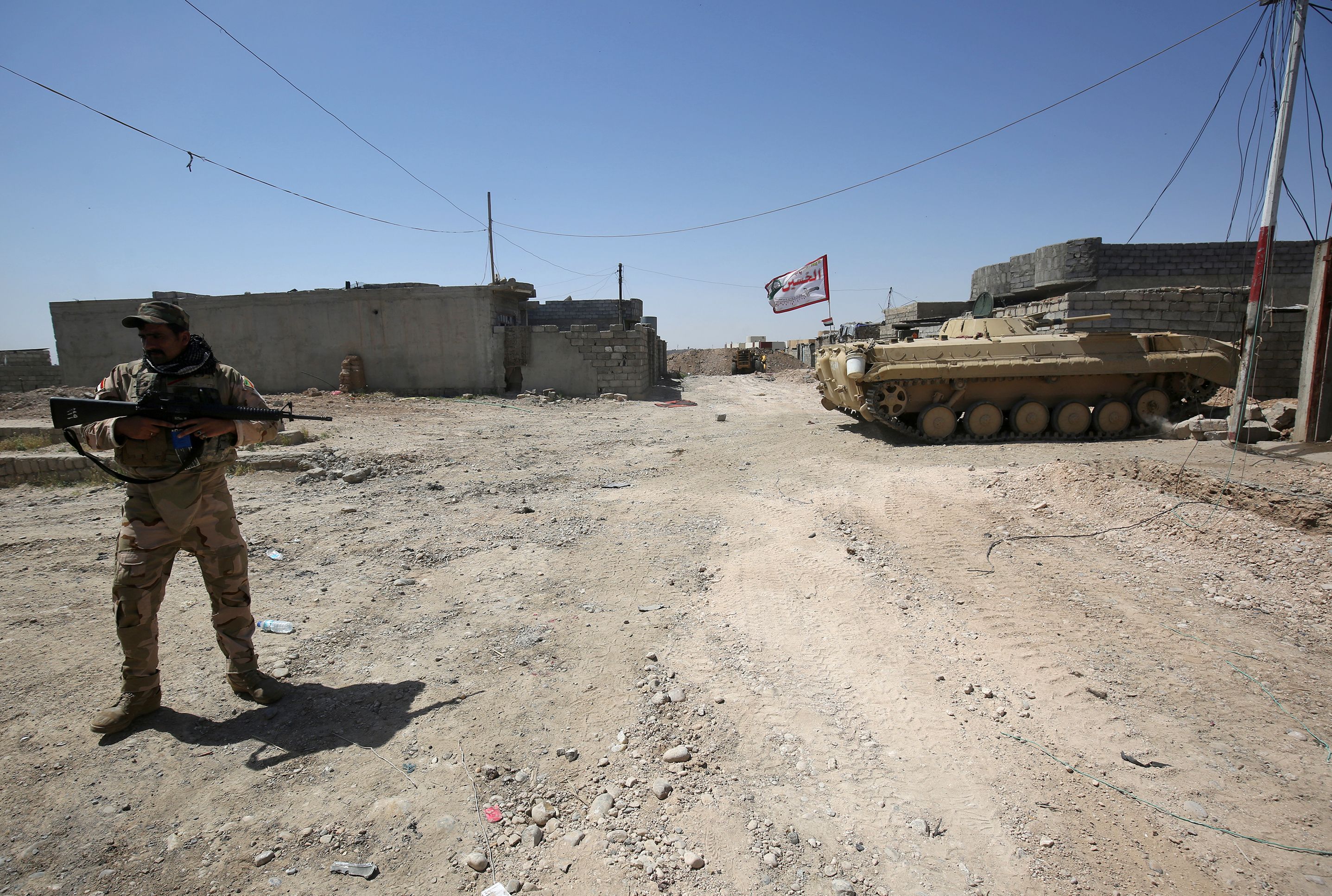 مركبات القوات العراقية تتوغل فى أحياء الموصل